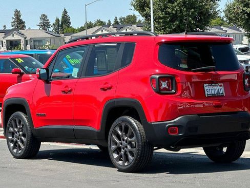 Used 2023 Jeep Renegade Latitude w/ Sun/Sound Group AWD/4WD image 6