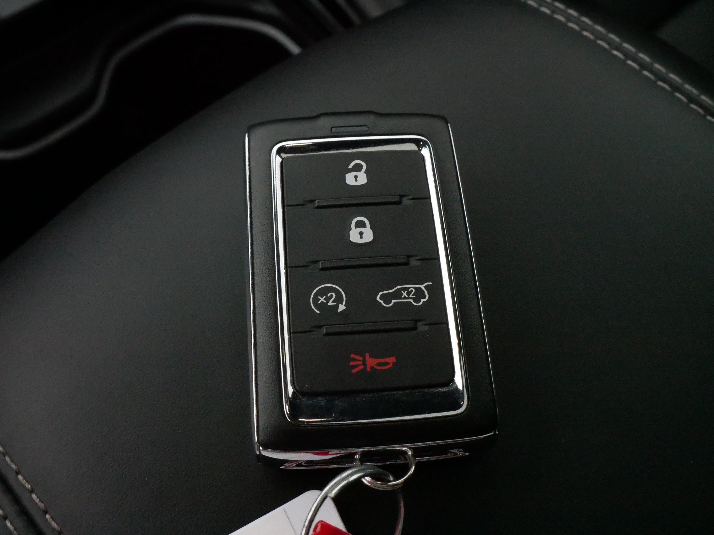 Used 2023 Jeep Grand Cherokee Overland w/ Luxury Tech Group IV AWD/4WD image 34