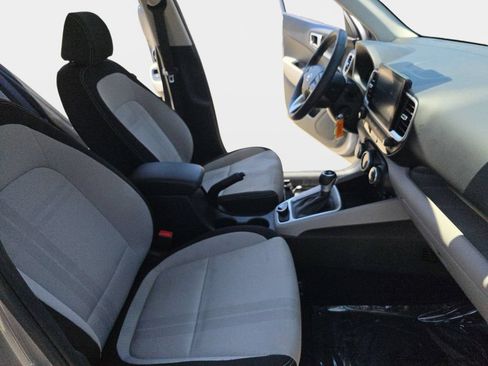 Used 2023 Hyundai Venue SEL FWD image 12