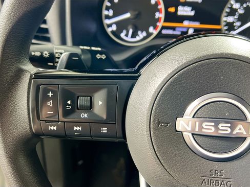 Used 2023 Nissan Rogue SV image 18