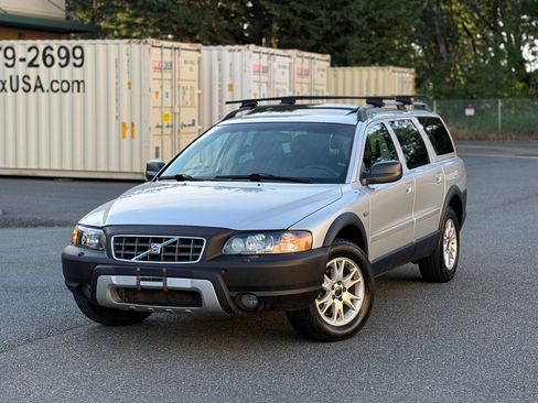 Used 2004 Volvo V70 AWD/4WD image 1