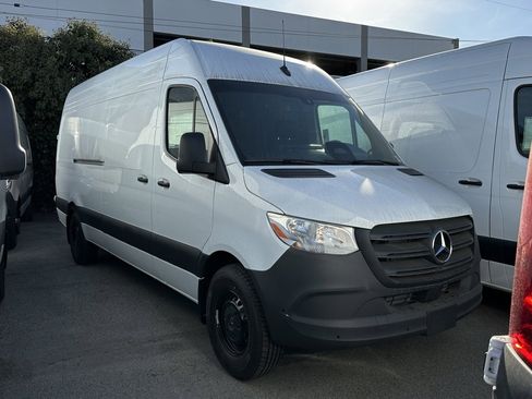 New 2025 Mercedes-Benz Sprinter 2500 image 2