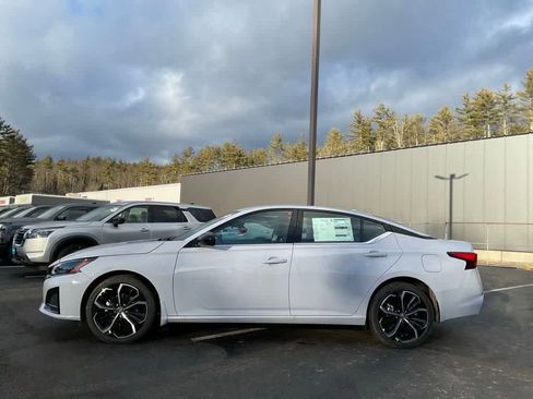 New 2025 Nissan Altima 2.5 SR image 3