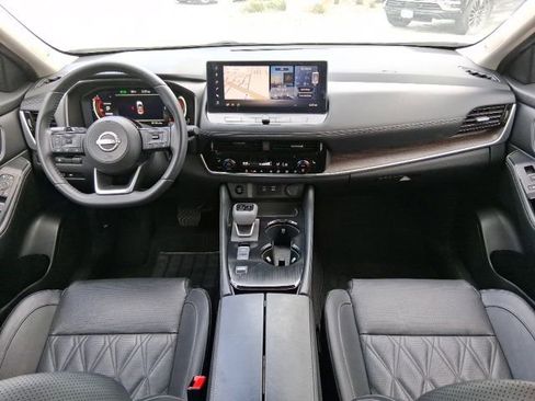 Used 2024 Nissan Rogue Platinum image 9