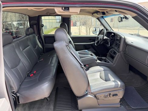 Used 2005 GMC Sierra 2500 SLT w/ Heavy-Duty Power Package image 10