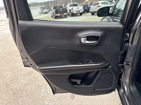 Used 2020 Jeep Compass Latitude image 38