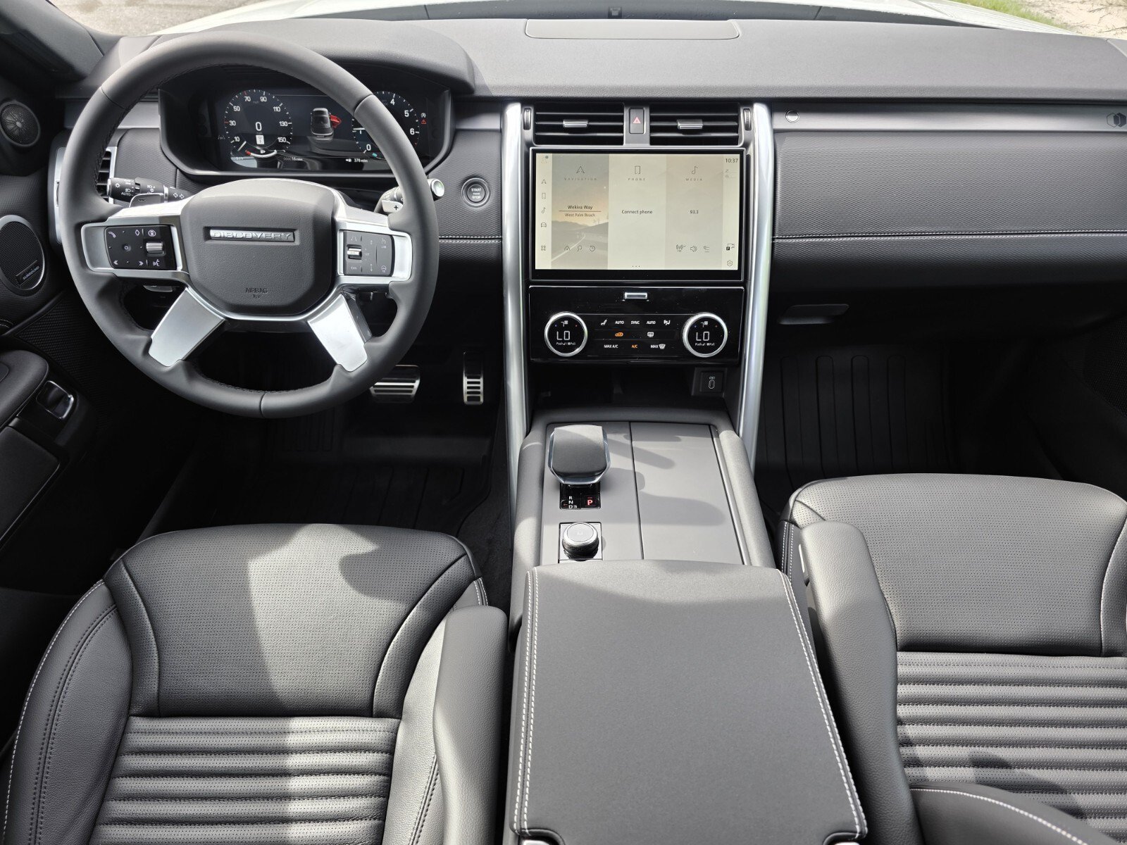 New 2026 Land Rover Discovery Limited Edition AWD/4WD image 4