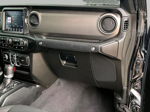 Used 2021 Jeep Gladiator Sport AWD/4WD image 17