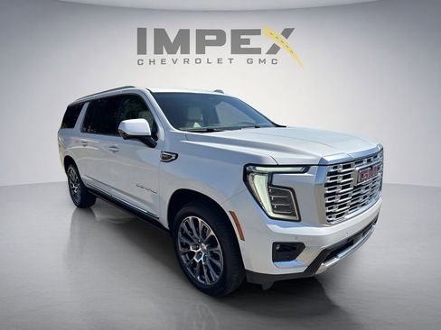 Used 2025 GMC Yukon XL Denali w/ Sun & Power Step Package AWD/4WD image 7