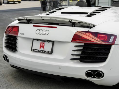 Used 2011 Audi R8 V8 image 6