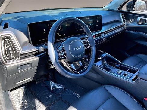 Used 2025 Kia Sorento S image 17