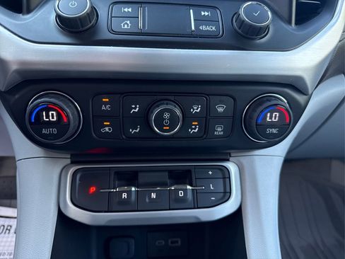 Used 2023 GMC Acadia SLE w/ Driver Convenience Package image 30