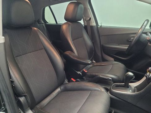 Used 2020 Chevrolet Trax LT w/ LT Convenience Package image 21