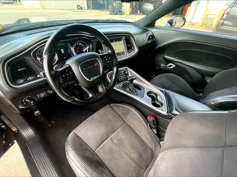 Used 2022 Dodge Challenger R/T w/ Plus Package image 27