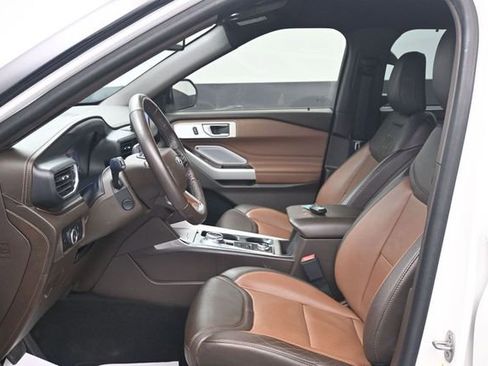 Certified 2023 Ford Explorer King Ranch w/ Technology Package AWD/4WD image 6