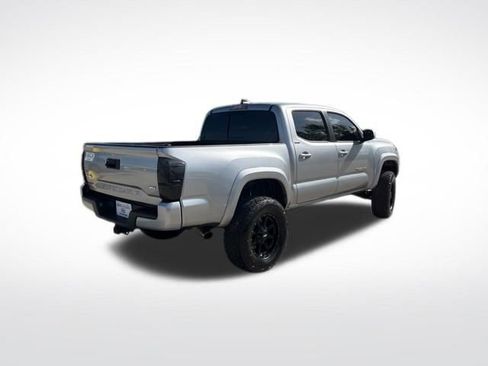 Used 2022 Toyota Tacoma SR5 w/ Technology Package AWD/4WD image 3