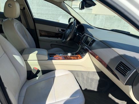 Used 2011 Jaguar XF Premium RWD image 27