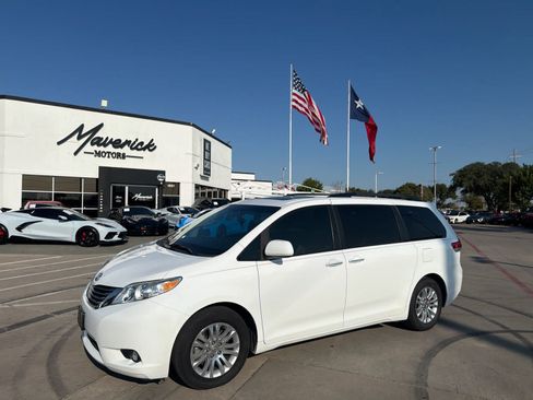 Used 2014 Toyota Sienna XLE FWD image 1