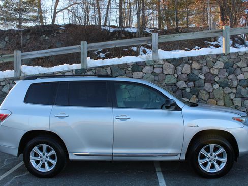 Used 2011 Toyota Highlander Hybrid w/ Cold Weather Pkg image 5