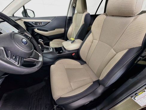 Used 2025 Subaru Outback Premium w/ Popular Package #1A AWD/4WD image 2