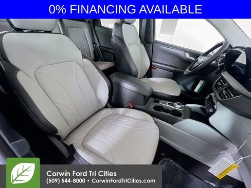 New 2025 Ford Escape SE w/ PHEV Premium Package image 17