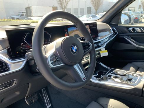 Certified 2025 BMW X7 xDrive40i w/ M Sport Package AWD/4WD image 16