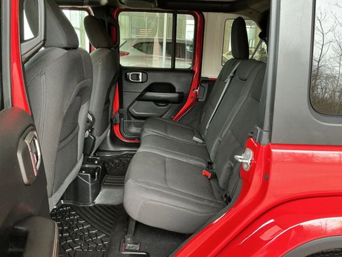 Used 2021 Jeep Wrangler Unlimited Sahara image 18