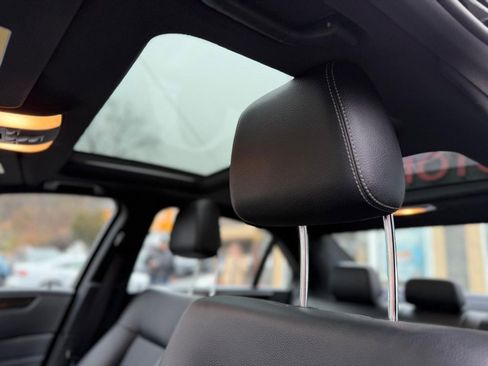 Used 2014 Mercedes-Benz E 350 4MATIC Sedan image 17