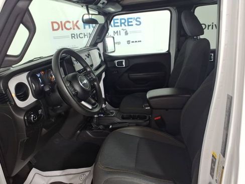 Used 2025 Jeep Gladiator Sport AWD/4WD image 12
