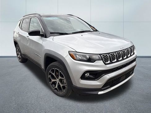 Used 2025 Jeep Compass Limited image 5