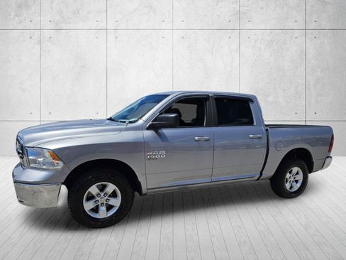 Used 2021 RAM 1500 Classic SLT AWD/4WD image 3