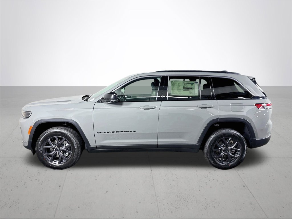 New 2027 Jeep Grand Cherokee Altitude AWD/4WD image 9