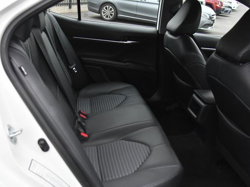 Used 2024 Toyota Camry SE image 37