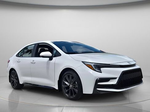 Used 2025 Toyota Corolla SE FWD image 9