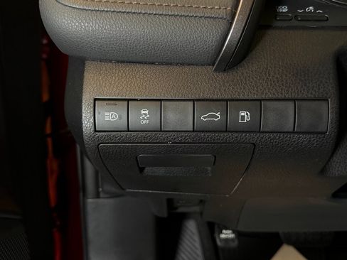 Used 2018 Toyota Camry LE image 17