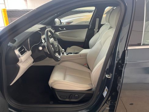 Used 2025 Genesis G70 2.5T image 27