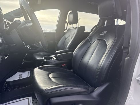 Used 2020 Chrysler Pacifica Touring-L w/ Advanced Safetytec Group image 13