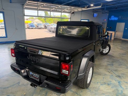 Used 2020 Jeep Gladiator Sport w/ Technology Group AWD/4WD image 6