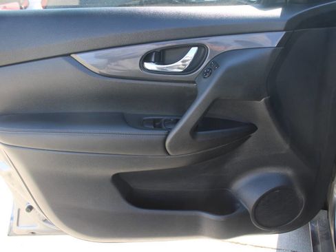 Used 2020 Nissan Rogue SV AWD/4WD image 11