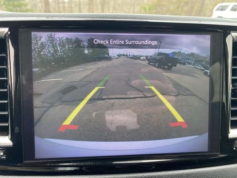 Used 2023 Chrysler Pacifica Touring-L FWD image 29