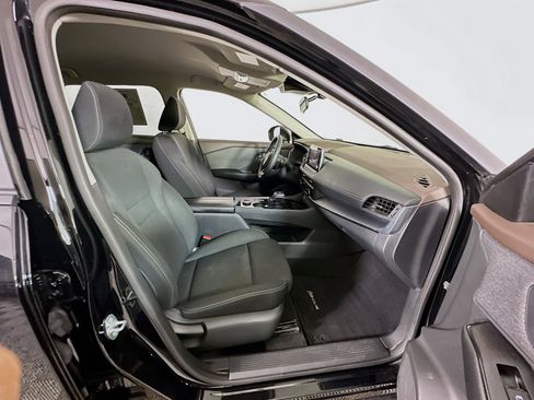Used 2023 Nissan Rogue S AWD/4WD image 31