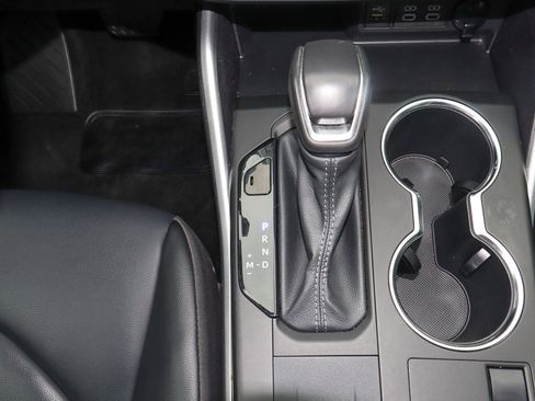 Used 2024 Toyota Highlander XLE image 22