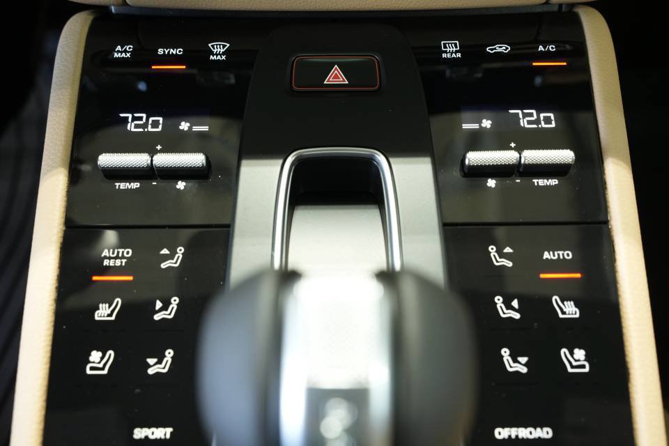 Certified 2026 Porsche Macan AWD/4WD image 21