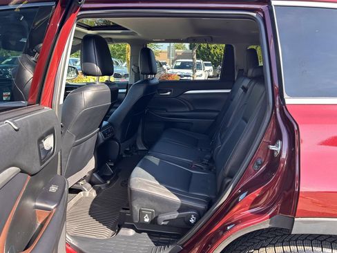 Used 2019 Toyota Highlander XLE AWD/4WD image 20