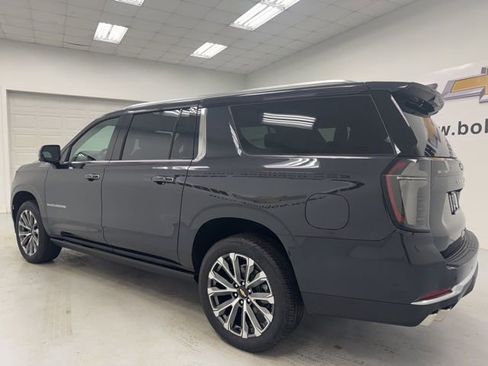 Used 2026 Chevrolet Suburban High Country image 7