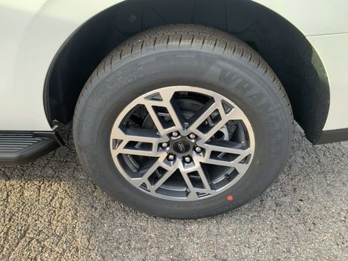 New 2025 Ford Expedition Active image 29