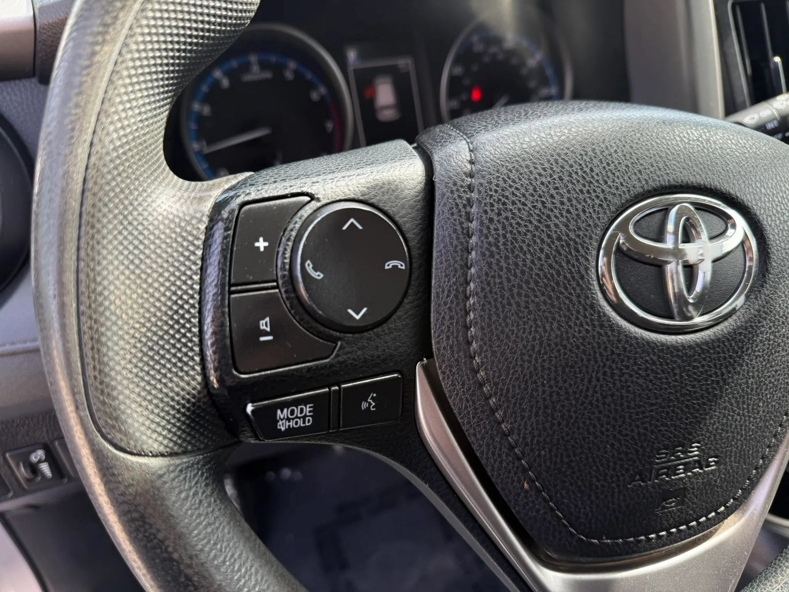 Used 2017 Toyota RAV4 LE w/ All Weather Liner Package AWD/4WD image 27
