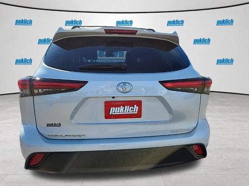Used 2022 Toyota Highlander XLE AWD/4WD image 6