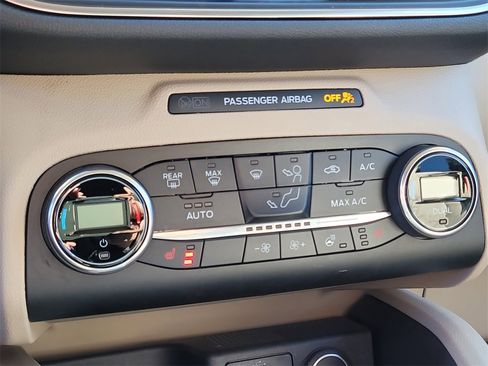 Used 2020 Ford Escape Titanium image 24