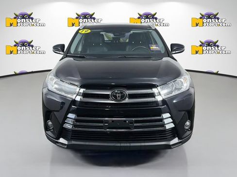 Used 2019 Toyota Highlander XLE AWD/4WD image 2